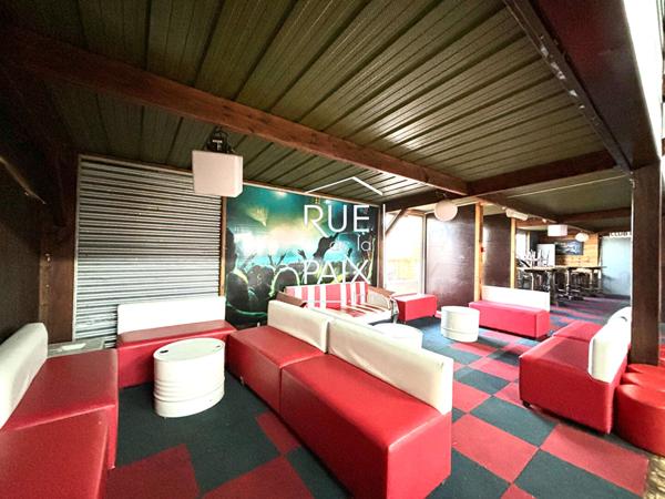 79200 PARTHENAY À VENDRE - Ensemble Immobilier Discothèque - 1 000 m² Climatisé - Licence IV
