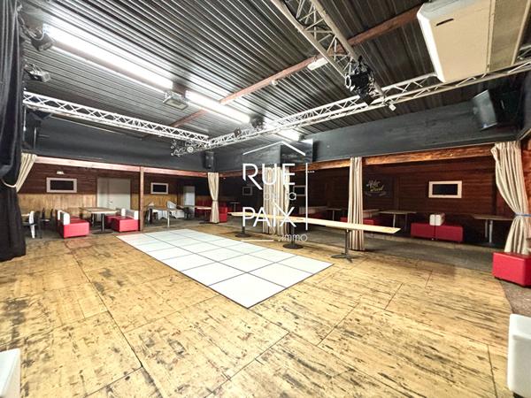 79200 PARTHENAY À VENDRE - Ensemble Immobilier Discothèque - 1 000 m² Climatisé - Licence IV