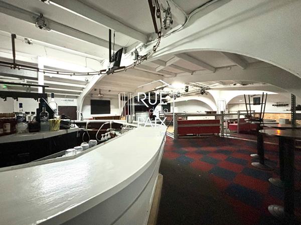 79200 PARTHENAY À VENDRE - Ensemble Immobilier Discothèque - 1 000 m² Climatisé - Licence IV