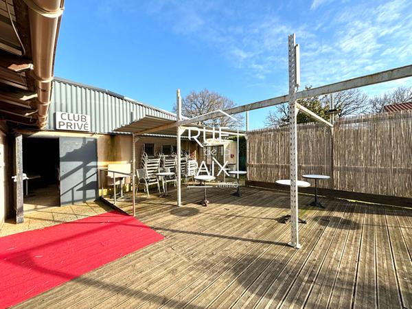 79200 PARTHENAY À VENDRE - Ensemble Immobilier Discothèque - 1 000 m² Climatisé - Licence IV