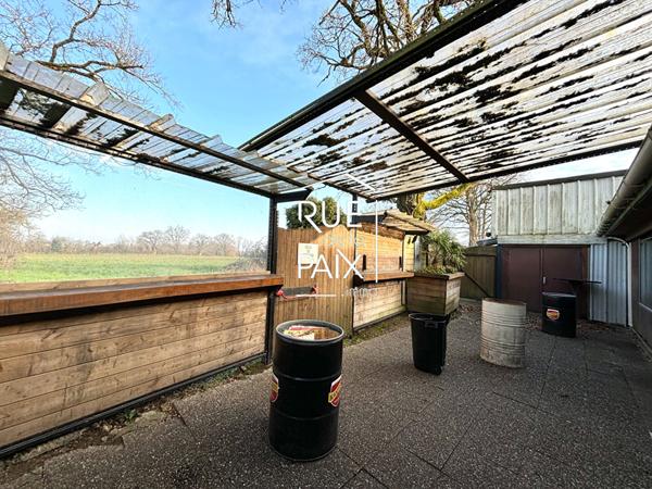 79200 PARTHENAY À VENDRE - Ensemble Immobilier Discothèque - 1 000 m² Climatisé - Licence IV