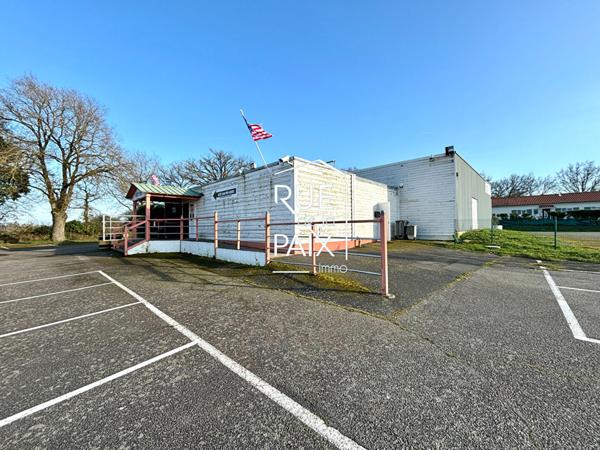 79200 PARTHENAY À VENDRE - Ensemble Immobilier Discothèque - 1 000 m² Climatisé - Licence IV