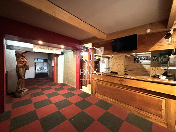 79200 PARTHENAY À VENDRE - Ensemble Immobilier Discothèque - 1 000 m² Climatisé - Licence IV