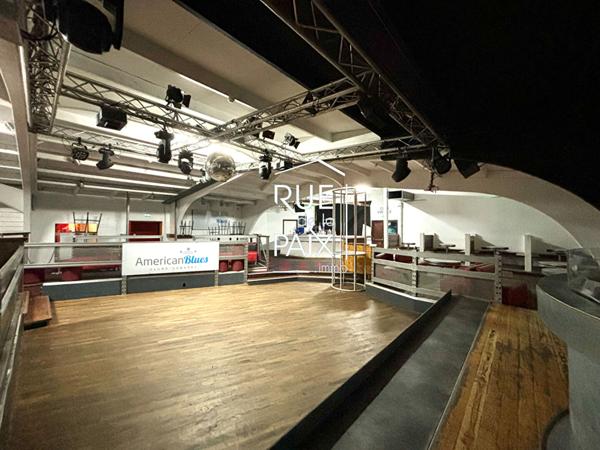 79200 PARTHENAY À VENDRE - Ensemble Immobilier Discothèque - 1 000 m² Climatisé - Licence IV