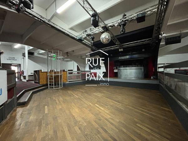 79200 PARTHENAY À VENDRE - Ensemble Immobilier Discothèque - 1 000 m² Climatisé - Licence IV