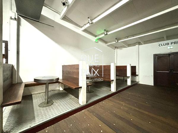 79200 PARTHENAY À VENDRE - Ensemble Immobilier Discothèque - 1 000 m² Climatisé - Licence IV