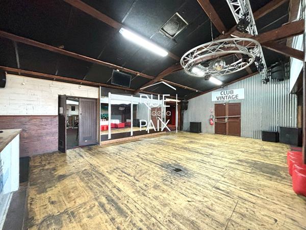 79200 PARTHENAY À VENDRE - Ensemble Immobilier Discothèque - 1 000 m² Climatisé - Licence IV