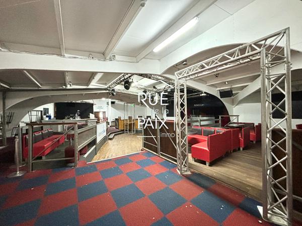 79200 PARTHENAY À VENDRE - Ensemble Immobilier Discothèque - 1 000 m² Climatisé - Licence IV