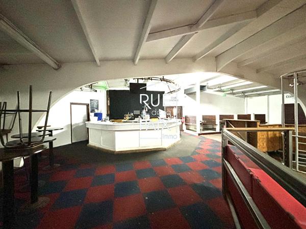 79200 PARTHENAY À VENDRE - Ensemble Immobilier Discothèque - 1 000 m² Climatisé - Licence IV