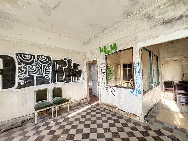 Ensemble Immobilier de 750 m² Saint Etienne du Grès