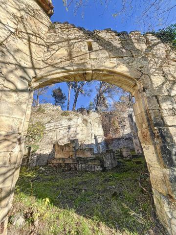 Ensemble Immobilier de 750 m² Saint Etienne du Grès