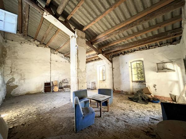 Ensemble Immobilier de 750 m² Saint Etienne du Grès