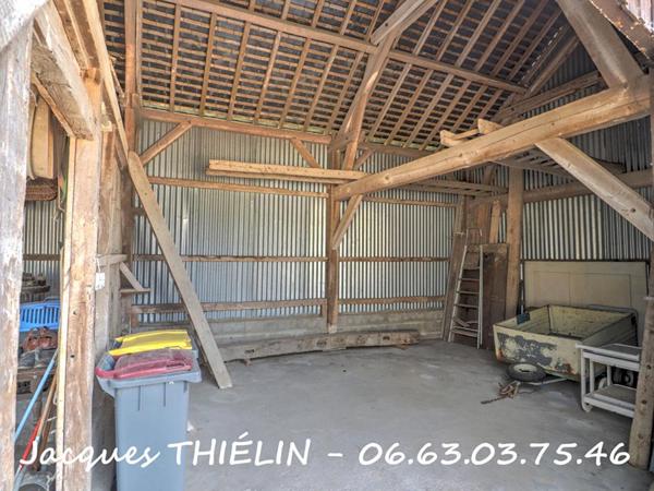 AU CALME DE LA CAMPAGNE, A 3 KMS DU COEUR DE LONGUÉ