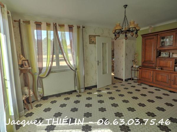 AU CALME DE LA CAMPAGNE, A 3 KMS DU COEUR DE LONGUÉ