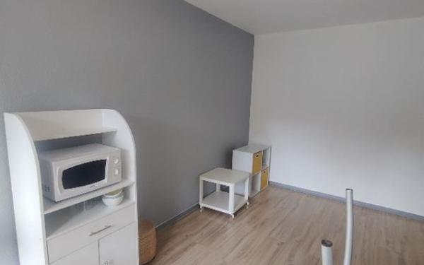Appartement à louer    1 pièce •  Saint-Pierre-du-Mont