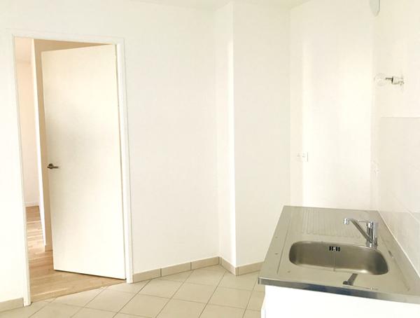 APPARTEMENT - 3 pièces 67m² - ROMAINVILLE - Place du Marché