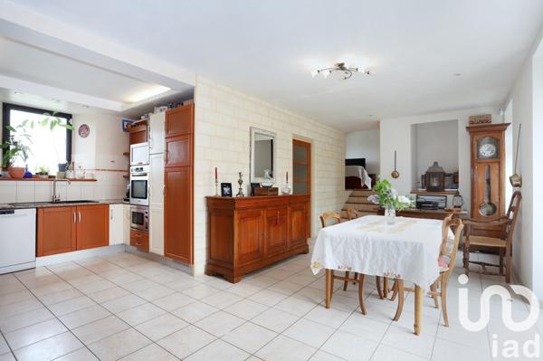 Maison 8 pièces de 237 m² à Amanlis (35150)