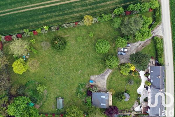 Maison 8 pièces de 237 m² à Amanlis (35150)