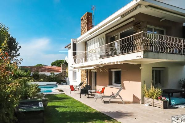 VILLA D'EXCEPTION VUE MER - A DEUX PAS DE LA PLAGE -