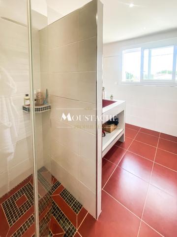 VILLA D'EXCEPTION VUE MER - A DEUX PAS DE LA PLAGE -