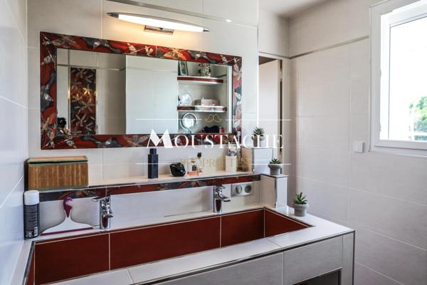 VILLA D'EXCEPTION VUE MER - A DEUX PAS DE LA PLAGE -