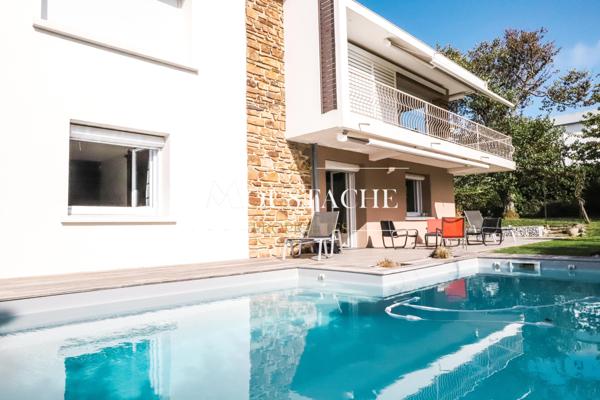 VILLA D'EXCEPTION VUE MER - A DEUX PAS DE LA PLAGE -