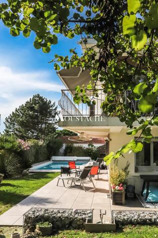 VILLA D'EXCEPTION VUE MER - A DEUX PAS DE LA PLAGE -