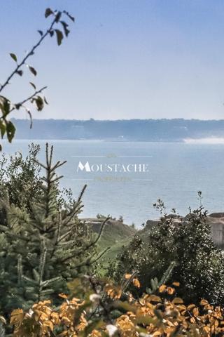 VILLA D'EXCEPTION VUE MER - A DEUX PAS DE LA PLAGE -