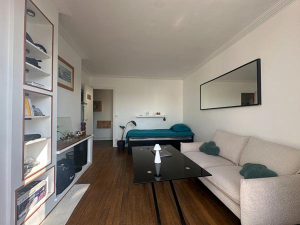 Studio avec balcon - rue du Poteau