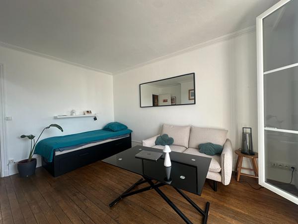 Studio avec balcon - rue du Poteau