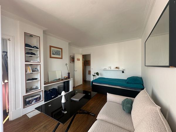 Studio avec balcon - rue du Poteau