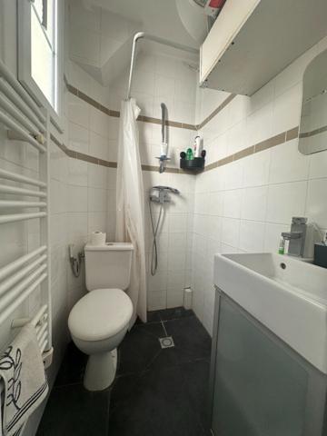 Studio avec balcon - rue du Poteau