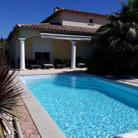 SUPERBE VILLA T5 PROCHE VILLAGE AVEC PISCINE