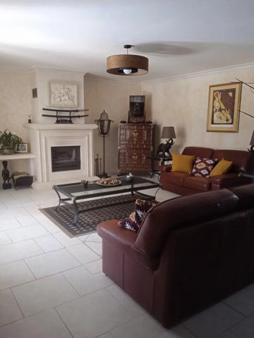 SUPERBE VILLA T5 PROCHE VILLAGE AVEC PISCINE