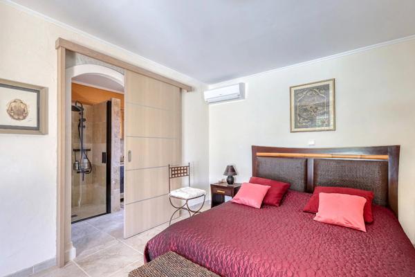 SUPERBE VILLA T5 PROCHE VILLAGE AVEC PISCINE