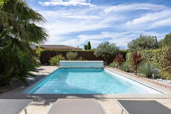 SUPERBE VILLA T5 PROCHE VILLAGE AVEC PISCINE