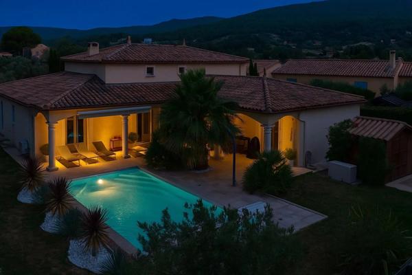 SUPERBE VILLA T5 PROCHE VILLAGE AVEC PISCINE