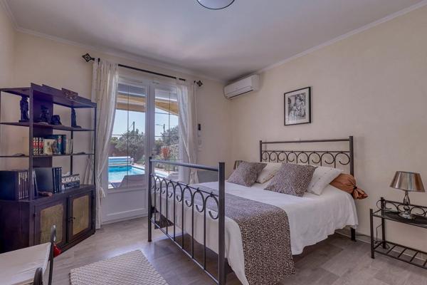 SUPERBE VILLA T5 PROCHE VILLAGE AVEC PISCINE