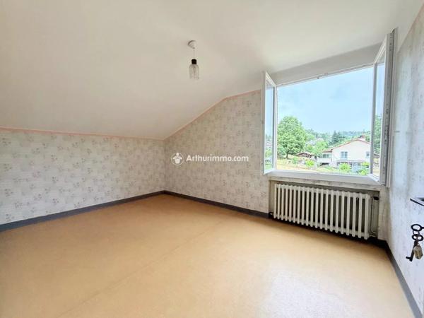 Vente                                                      Maison
                        
                     8 pièces                      155 m2                     à Millau
