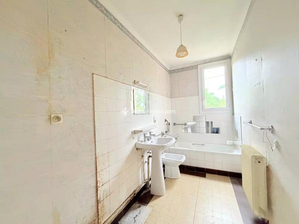 Vente                                                      Maison
                        
                     8 pièces                      155 m2                     à Millau