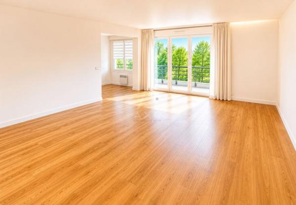 SURESNES/ PUTEAUX. Dans un immeuble de standing, Appartement de 3 pièces totalement rénové avec cave et parking.
