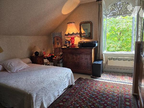 Maison de ville de 180 m2, quartier de France.