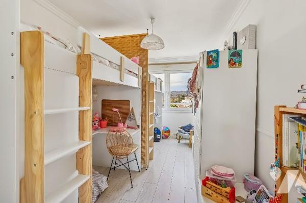 Dernier étage, traversant, lumineux