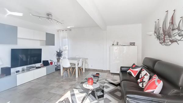 FRÉJUS APPARTEMENT T3 DERNIER ÉTAGE avec ASCENSEUR