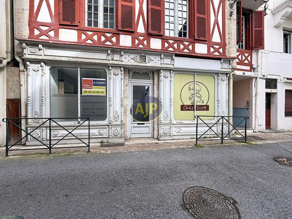 Saint Jean De Luz : 1 650 € - AJP Mateille Immobilier Biarritz