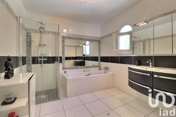 Maison à vendre 4 pièces 130 m² Saint-Maximin-la-Sainte-Baume