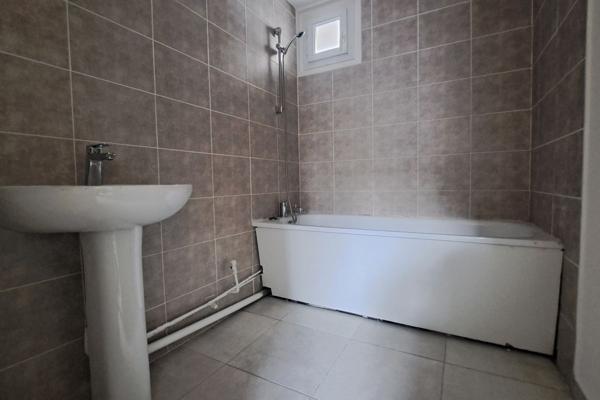 LA TOUR DU PIN - Appartement Type 5