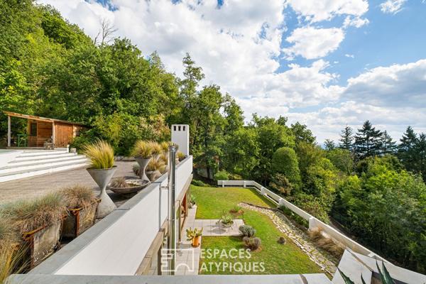 Maison brutaliste avec piscine et vue incroyable