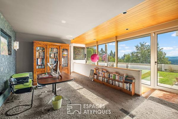 Maison brutaliste avec piscine et vue incroyable