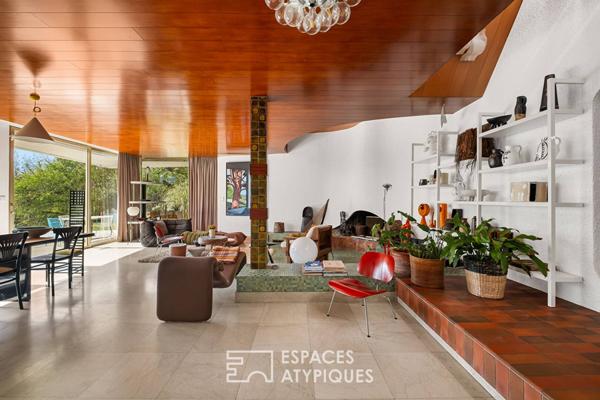 Maison brutaliste avec piscine et vue incroyable